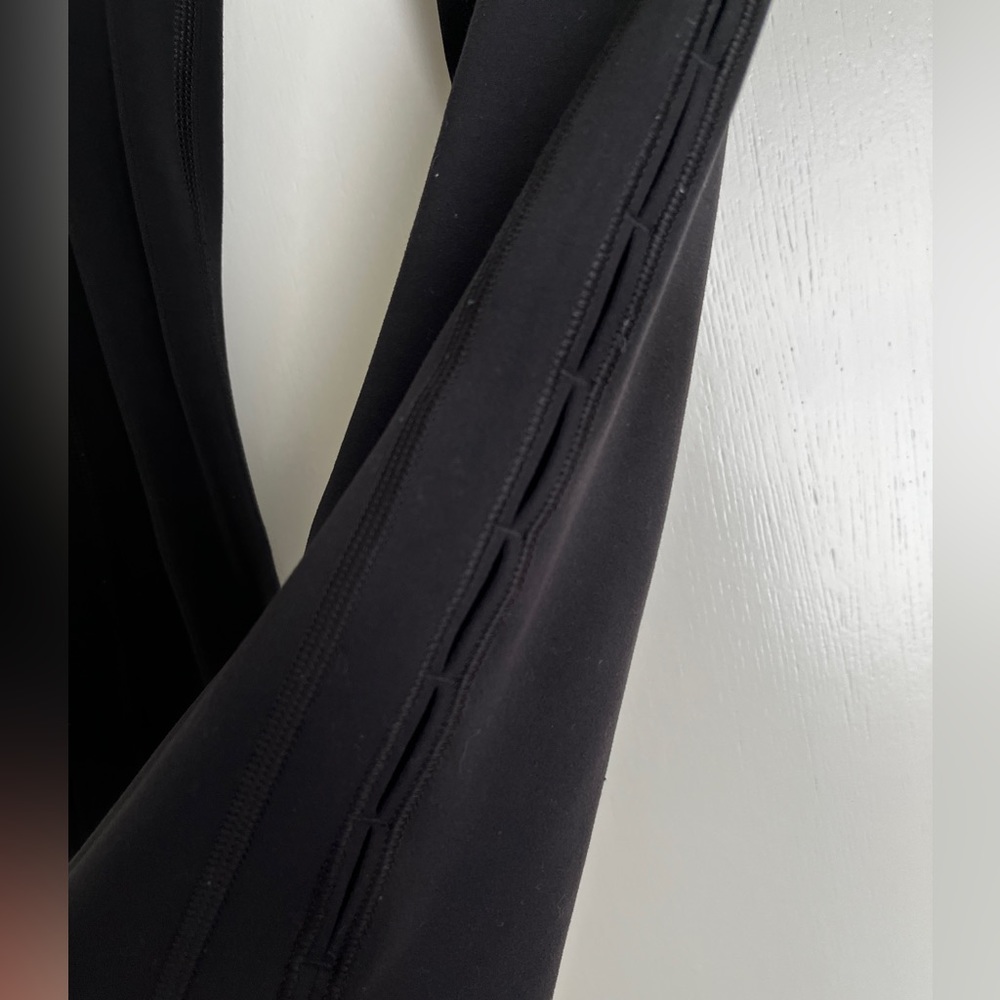 Athleta | Horizon Scallop Capri Leggings, Women’s size Small, Black - Picture 4 of 7